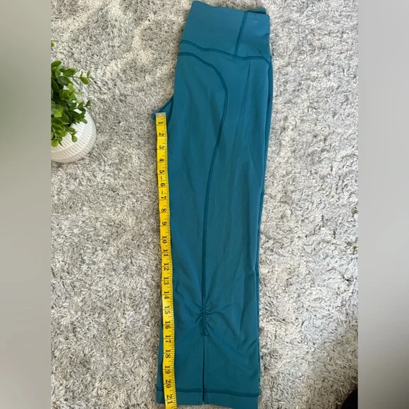 Lululemon Gather and Crow Cropped Leggings 21” - Picture 7 of 9